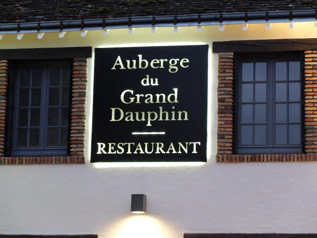 Auberge Du Grand Dauphin Dhuizon Экстерьер фото